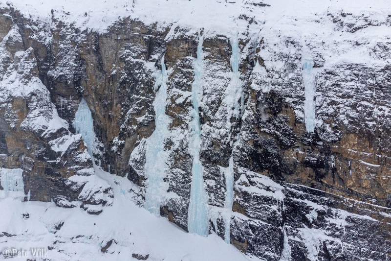 From the left, Ice Palace (WI4+), Mexican Overdrive (WI5), Blue Lagoon (WI5), High Five (WI5+) which goes into a notch.